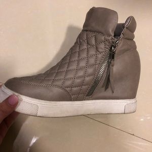steve madden sneaker!